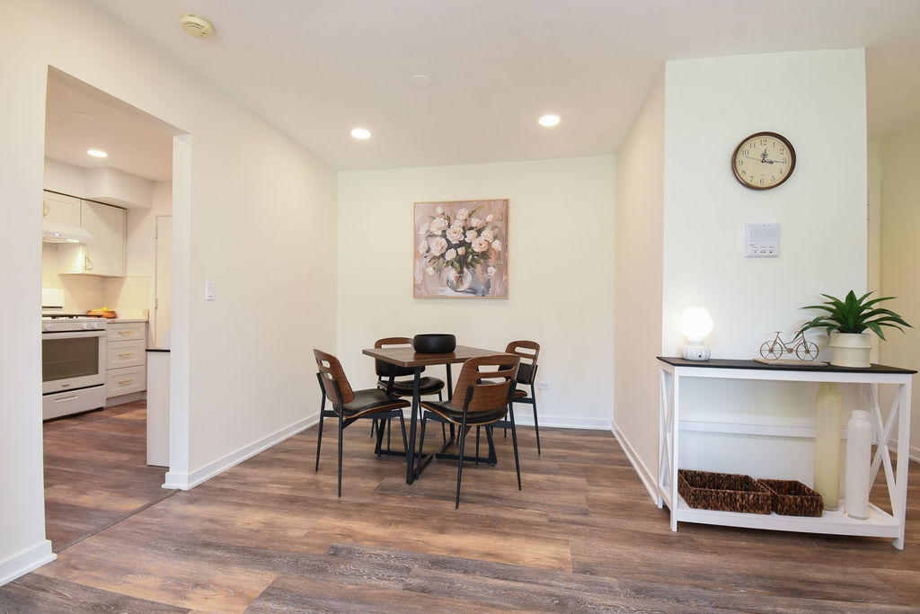 10357 Dearlove Road #1J, Glenview, IL 60025