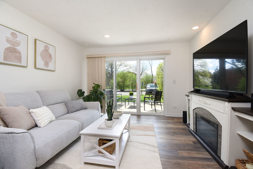 10357 Dearlove Road #1J, Glenview, IL 60025