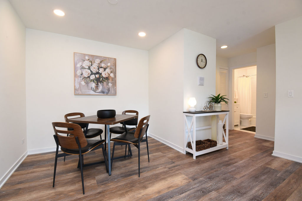 10357 Dearlove Road #1J, Glenview, IL 60025