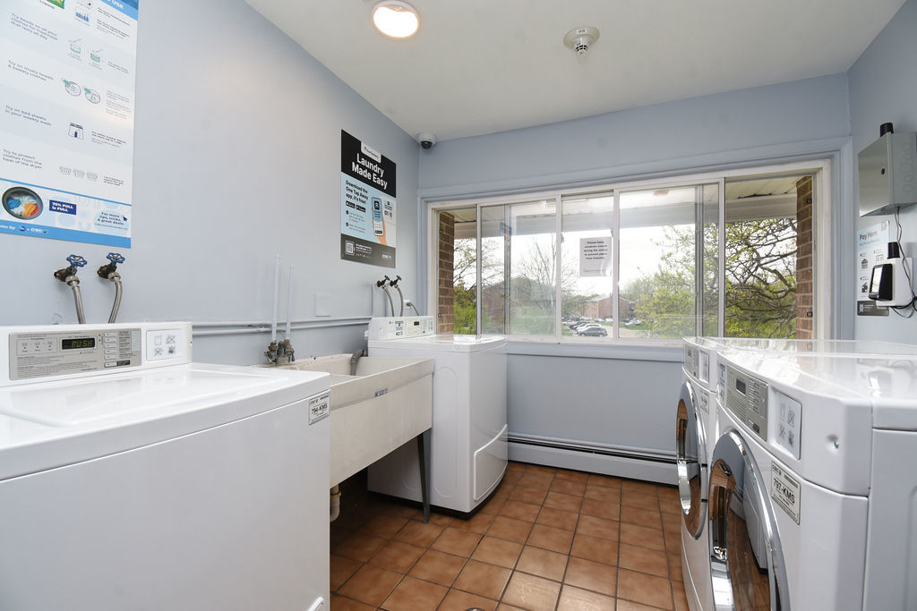 10357 Dearlove Road #1J, Glenview, IL 60025