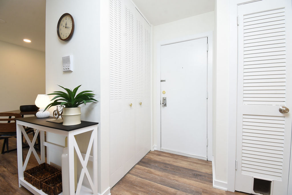 10357 Dearlove Road #1J, Glenview, IL 60025