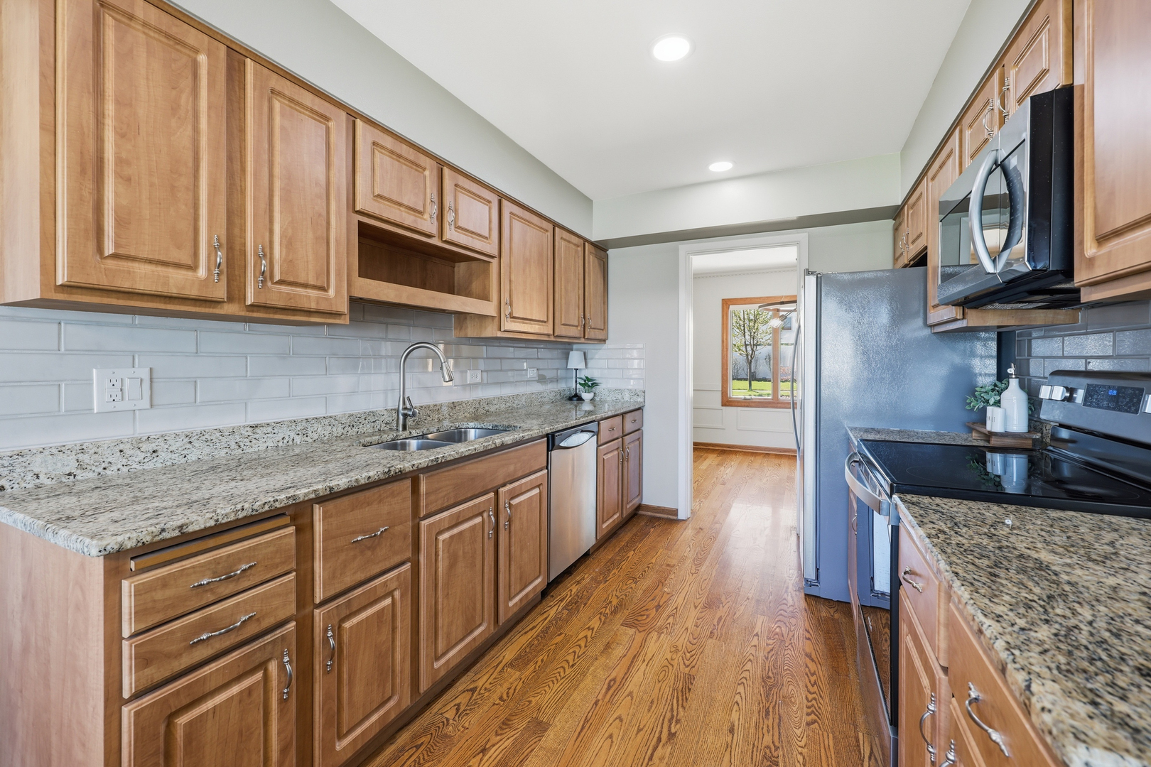 400 Banbury Avenue, Elk Grove Village, IL 60007