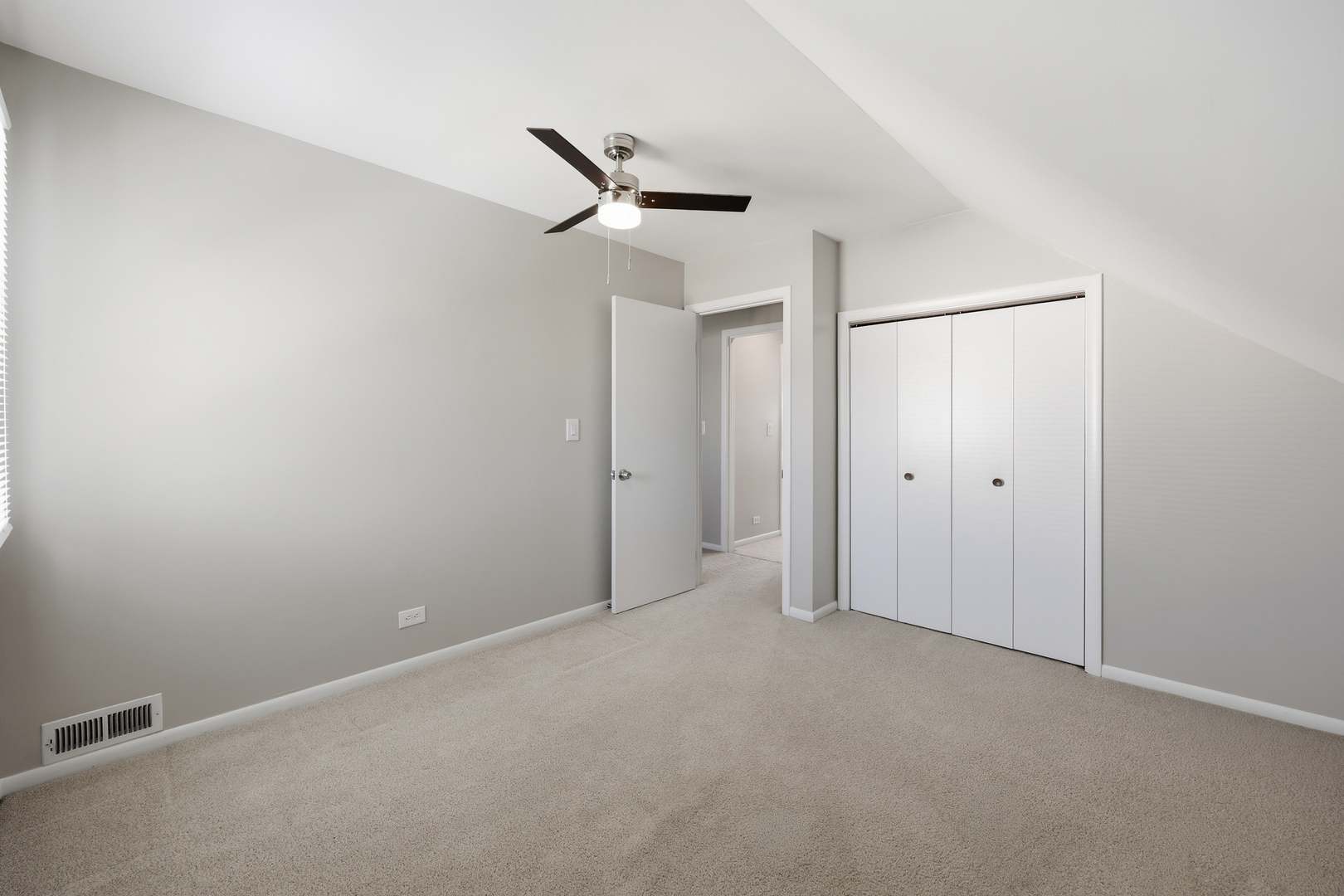 400 Banbury Avenue, Elk Grove Village, IL 60007