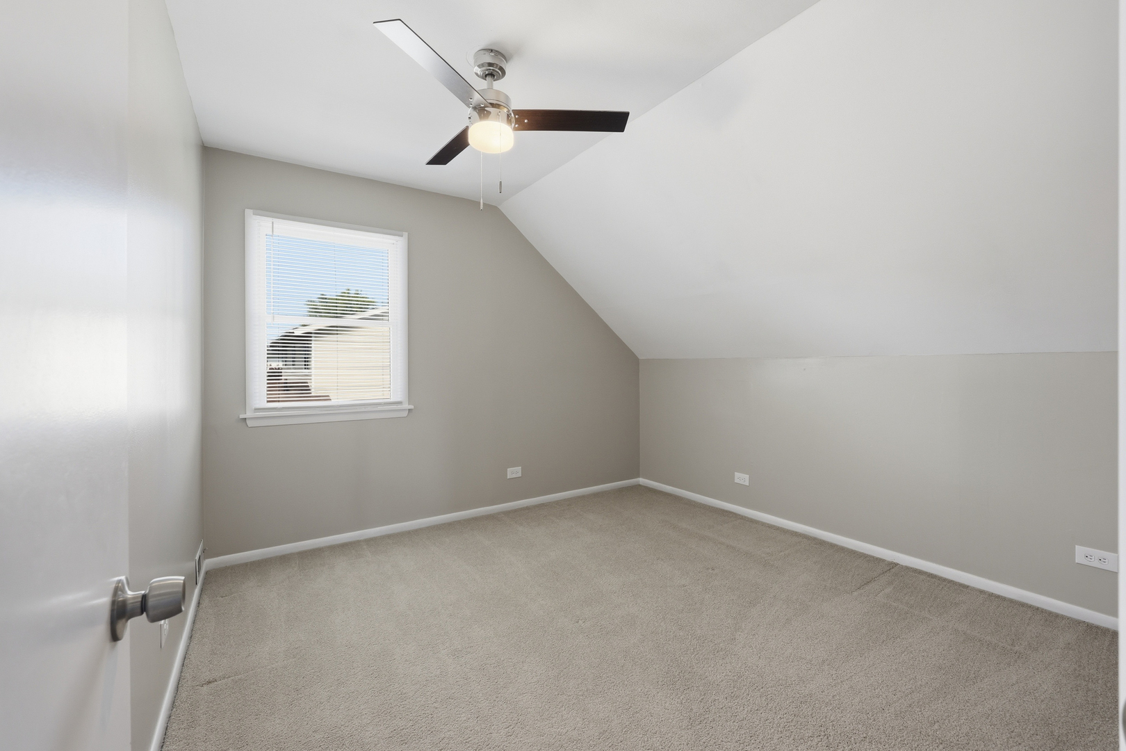 400 Banbury Avenue, Elk Grove Village, IL 60007