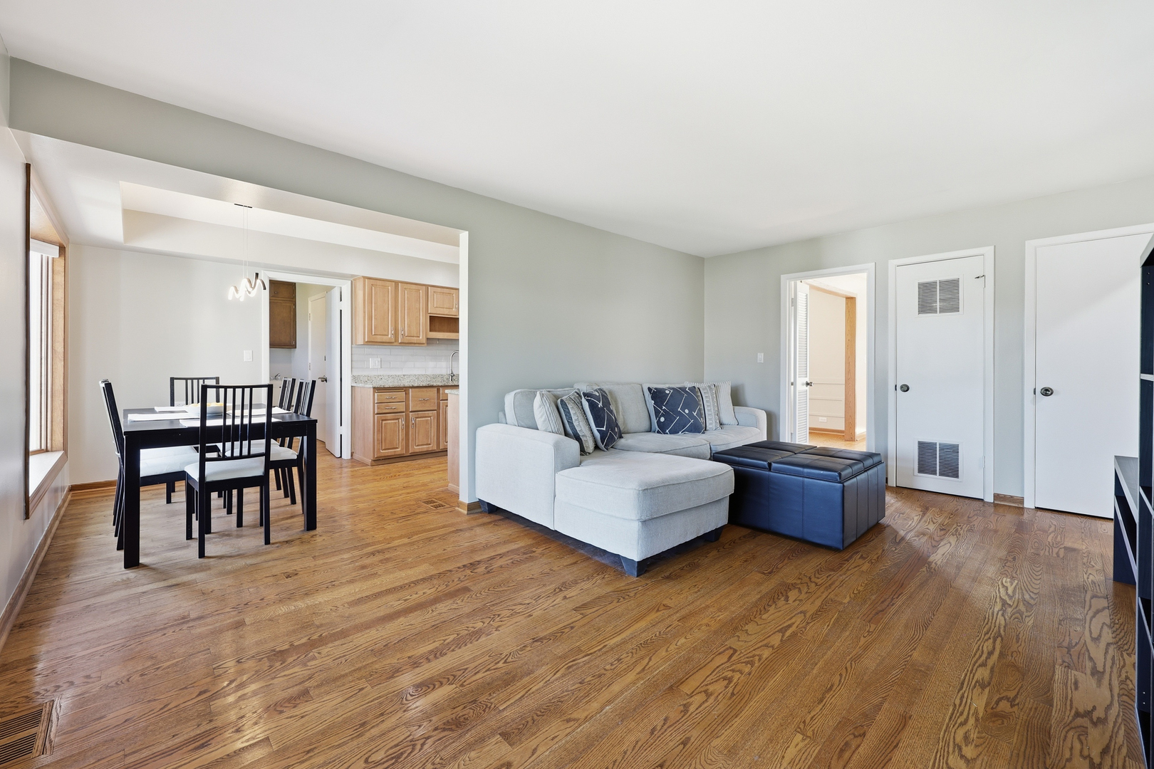 400 Banbury Avenue, Elk Grove Village, IL 60007