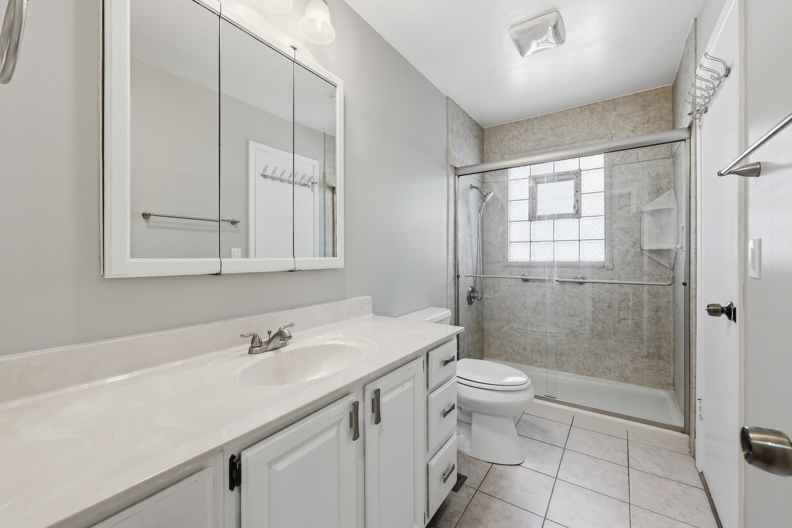 400 Banbury Avenue, Elk Grove Village, IL 60007