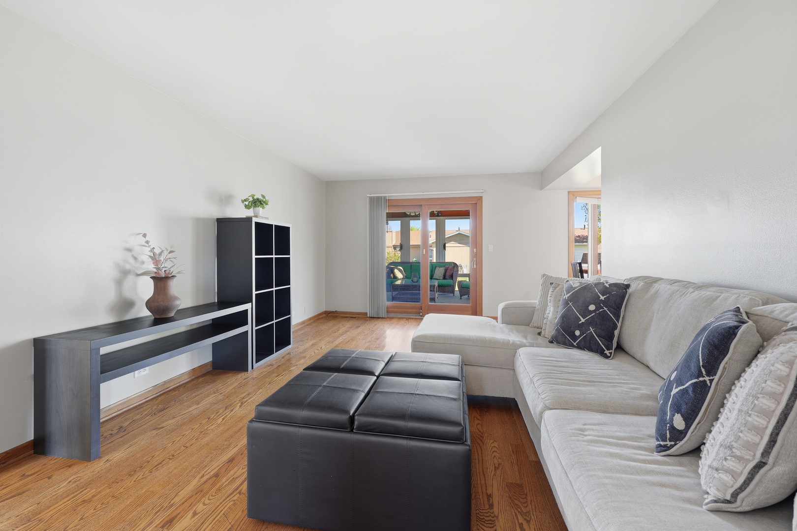 400 Banbury Avenue, Elk Grove Village, IL 60007