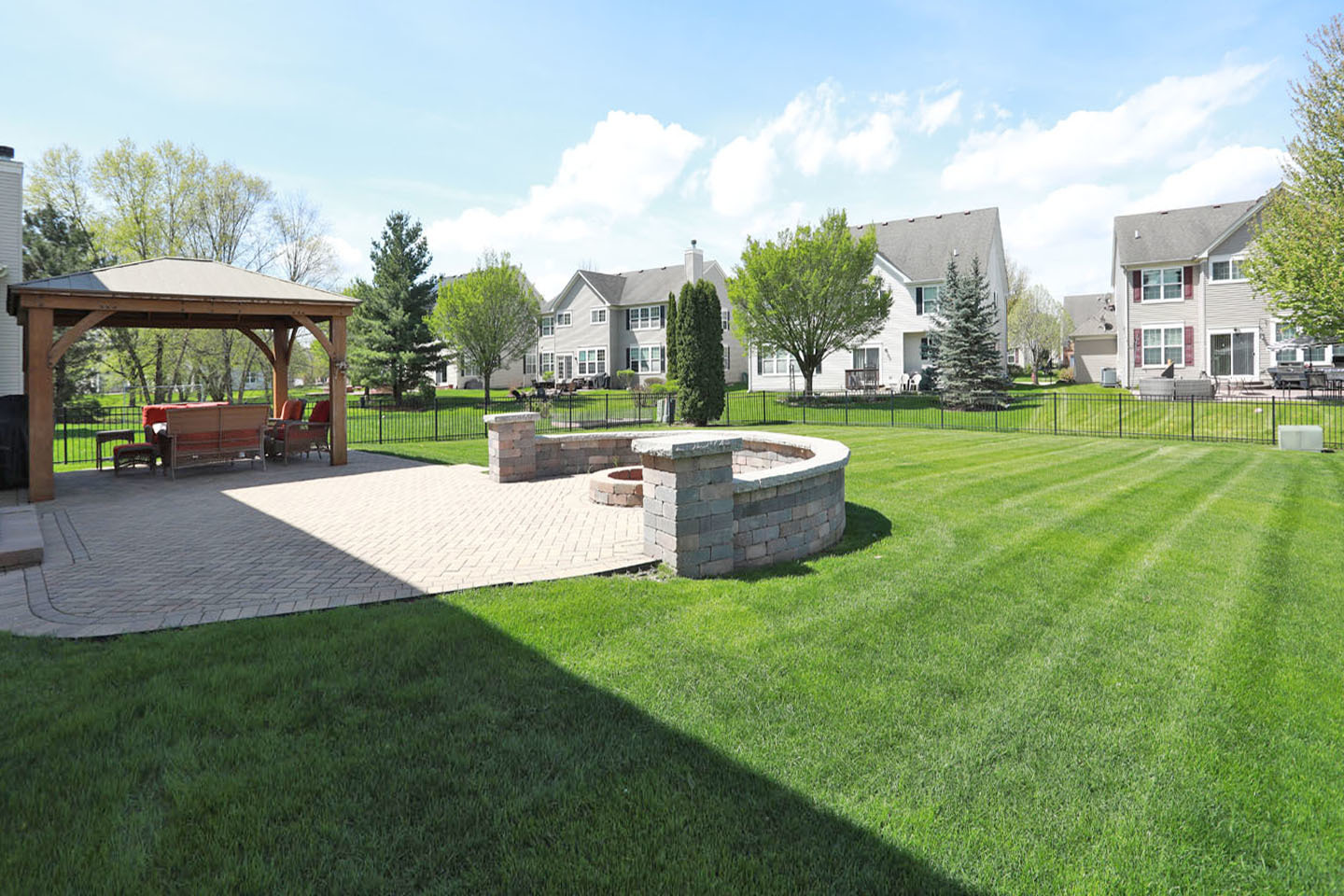 2140 Edgartown Lane, Hoffman Estates, IL 60194