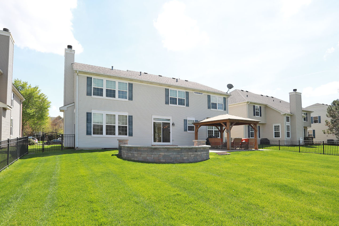 2140 Edgartown Lane, Hoffman Estates, IL 60194