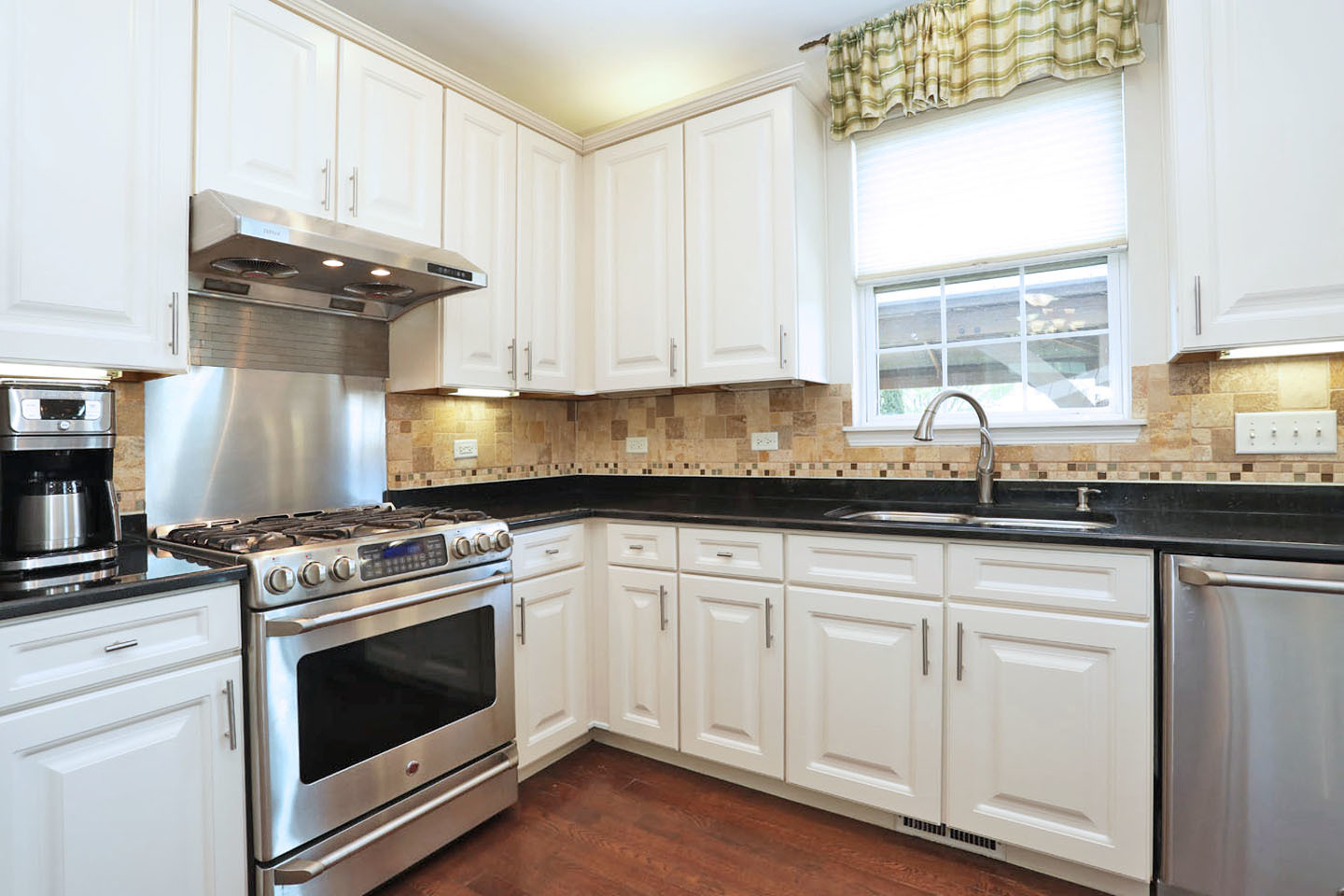 2140 Edgartown Lane, Hoffman Estates, IL 60194