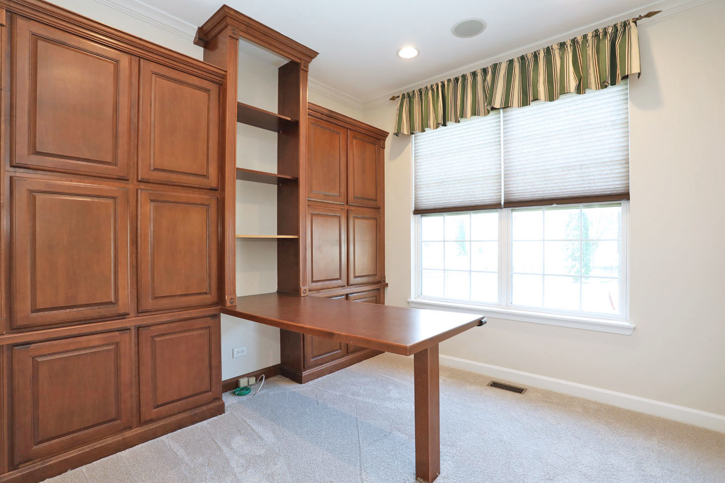 2140 Edgartown Lane, Hoffman Estates, IL 60194