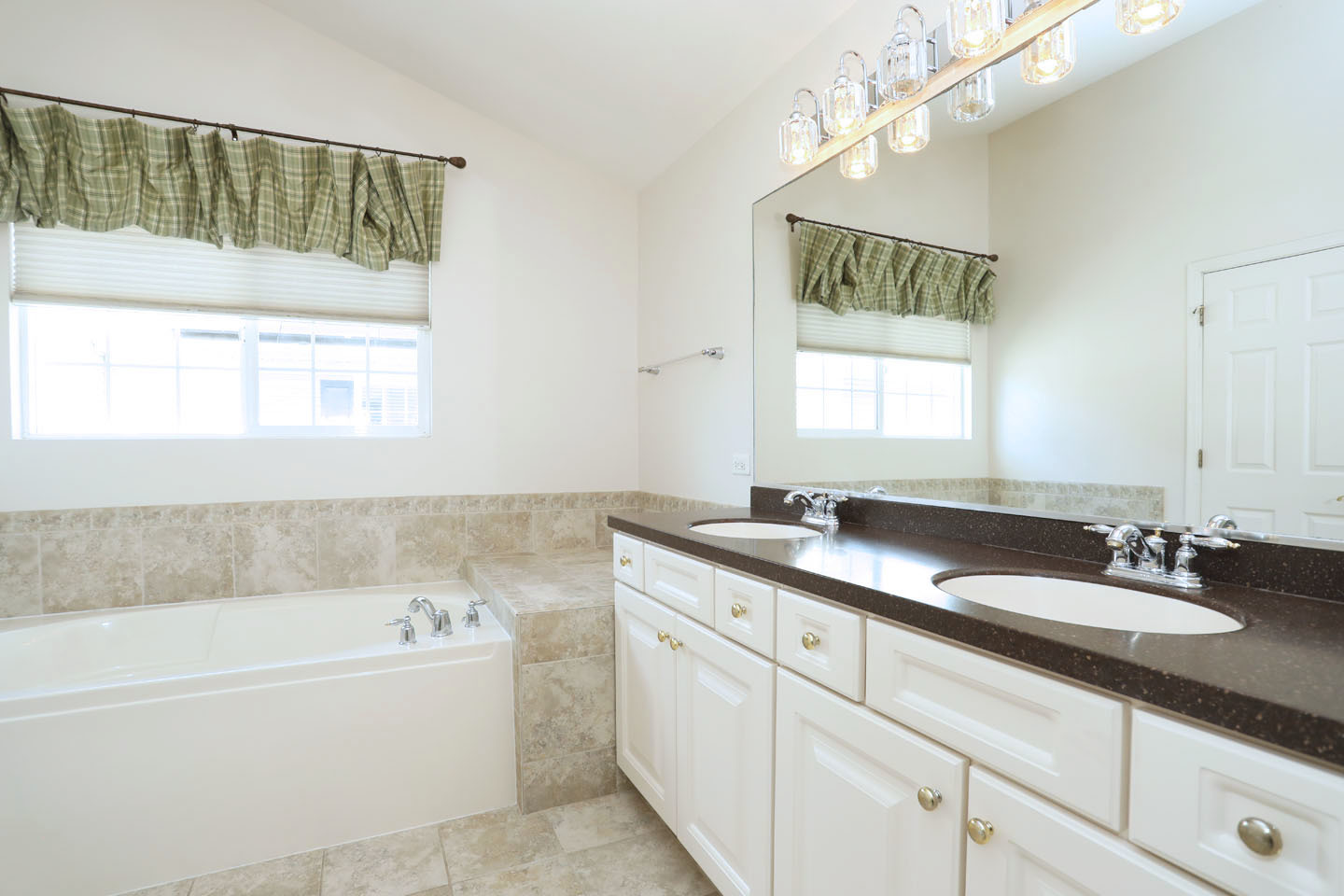 2140 Edgartown Lane, Hoffman Estates, IL 60194