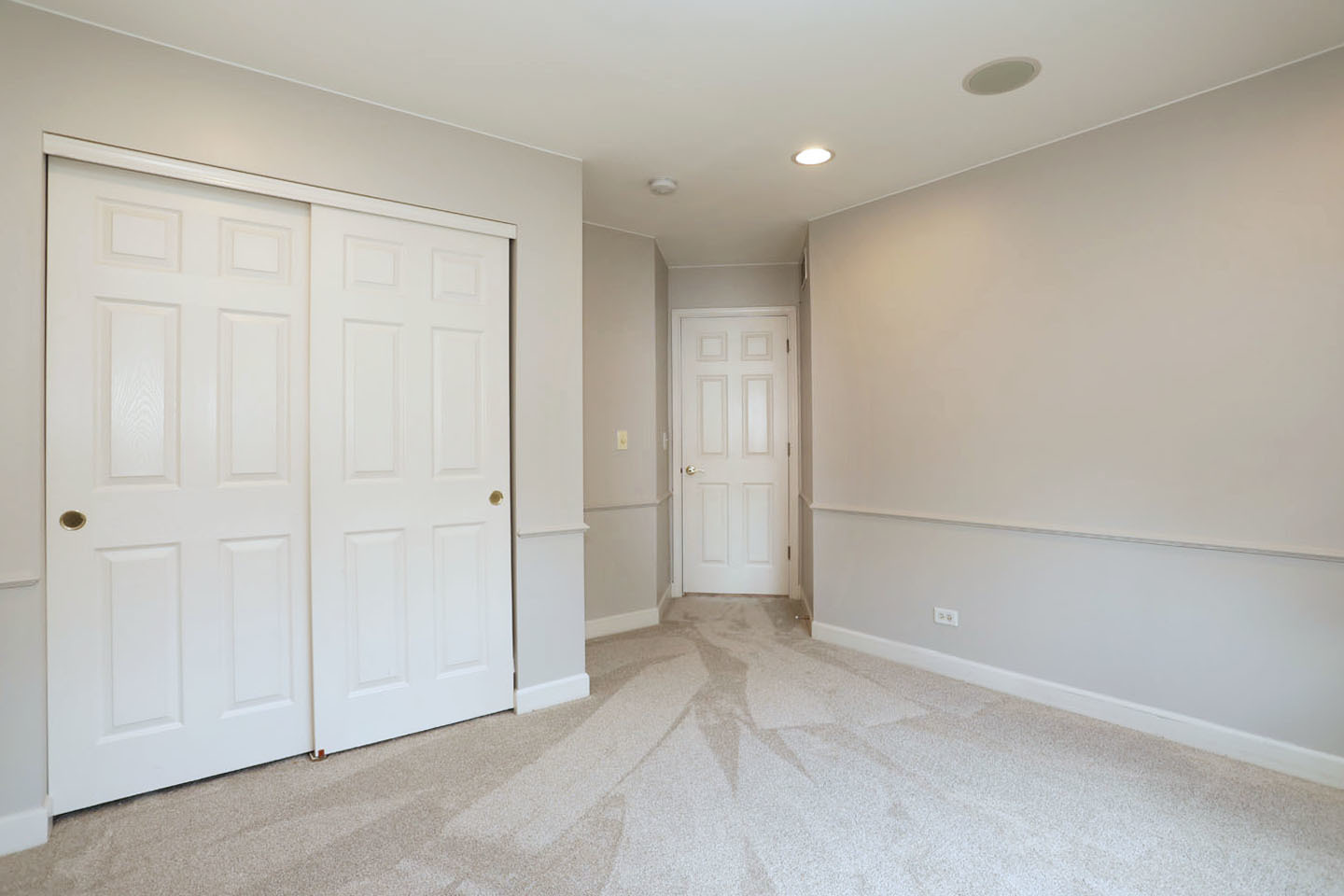 2140 Edgartown Lane, Hoffman Estates, IL 60194