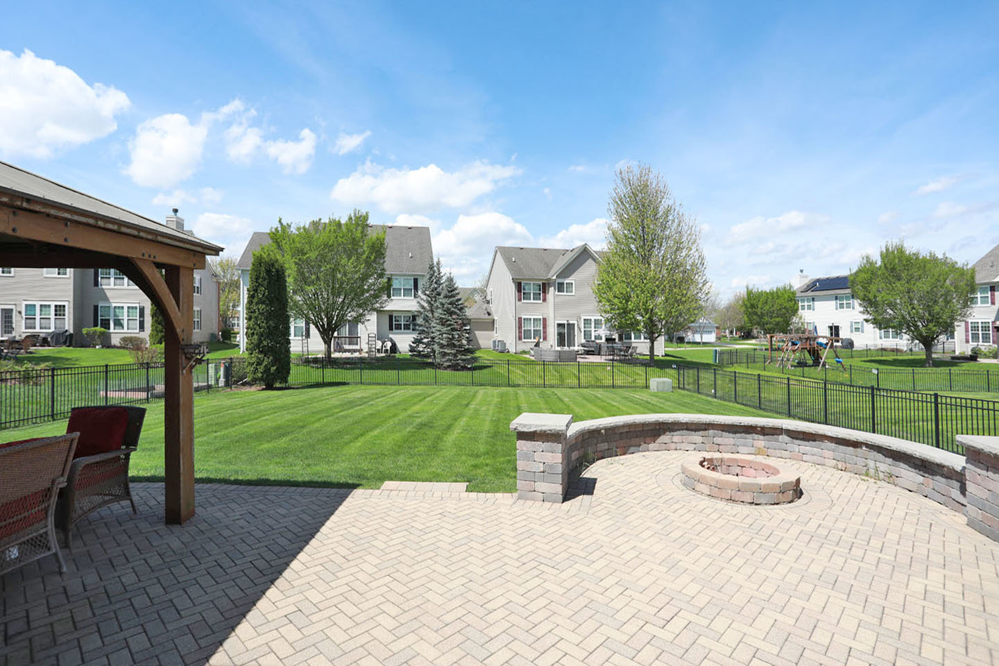 2140 Edgartown Lane, Hoffman Estates, IL 60194