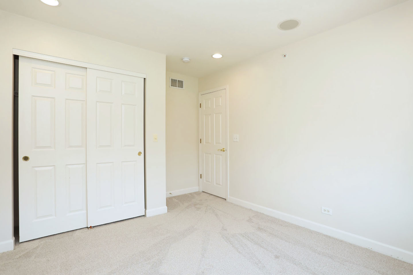 2140 Edgartown Lane, Hoffman Estates, IL 60194