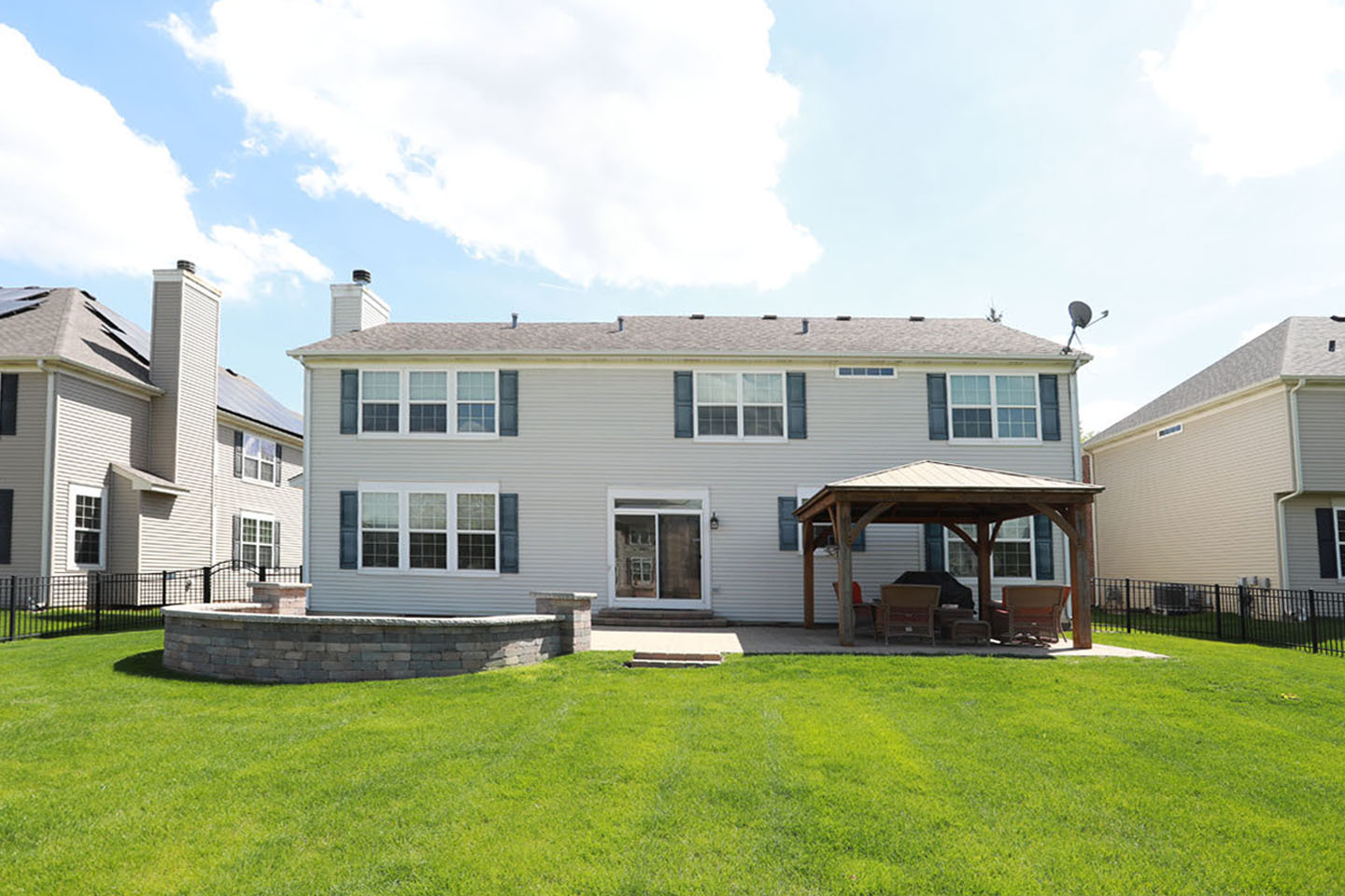 2140 Edgartown Lane, Hoffman Estates, IL 60194