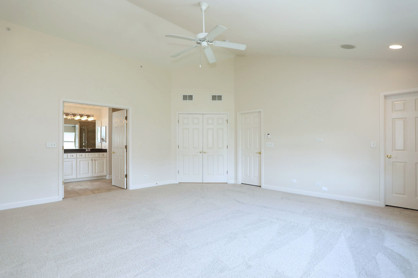 2140 Edgartown Lane, Hoffman Estates, IL 60194