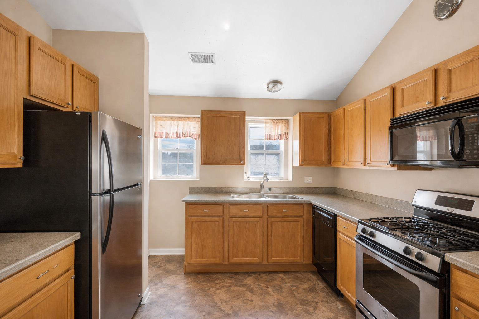 1960 HERON Avenue #B, Schaumburg, IL 60193