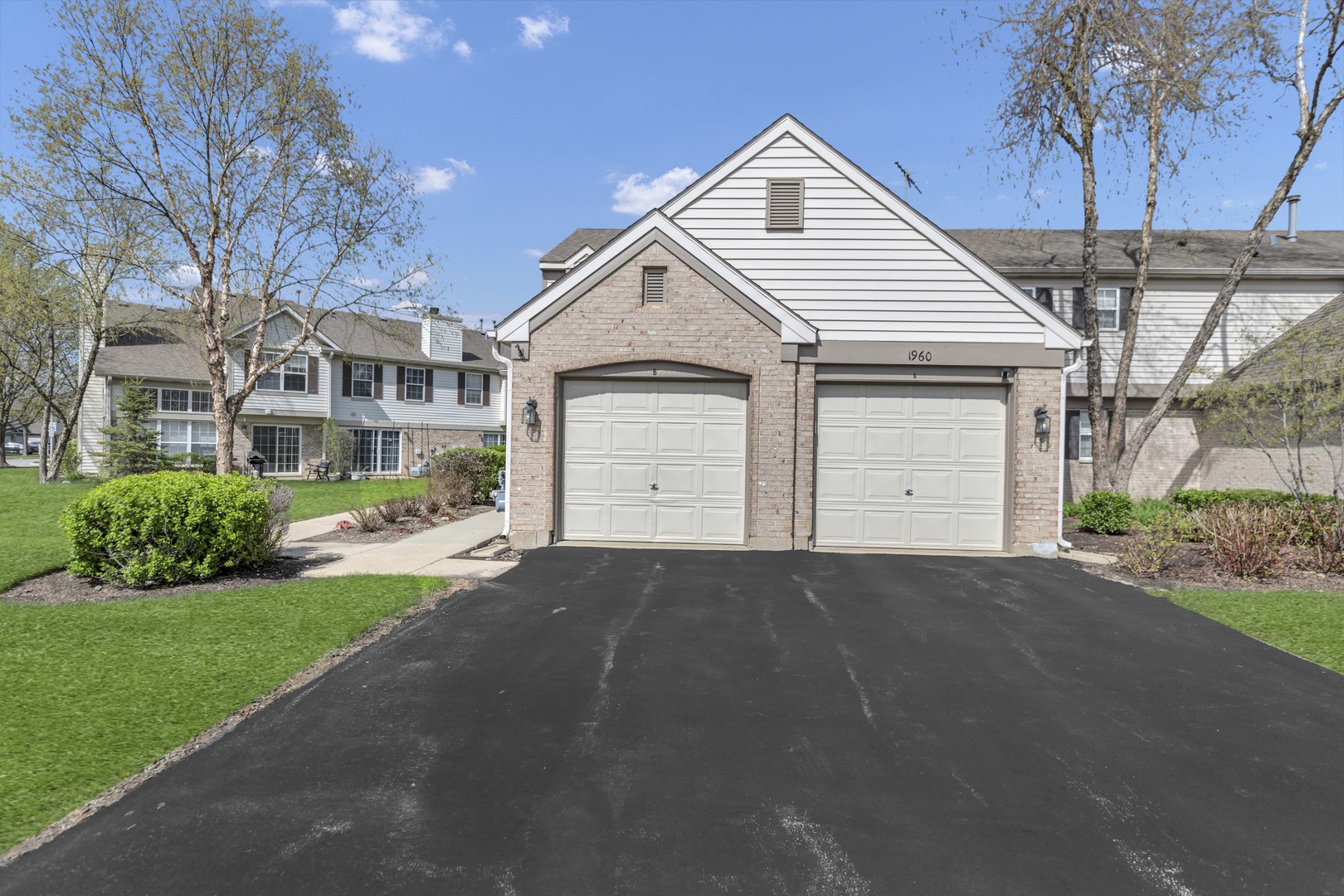 1960 HERON Avenue #B, Schaumburg, IL 60193