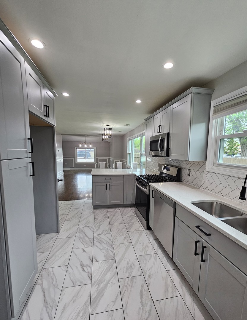 9634 Meade Avenue, Oak Lawn, IL 60453