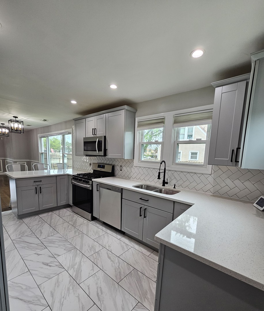 9634 Meade Avenue, Oak Lawn, IL 60453