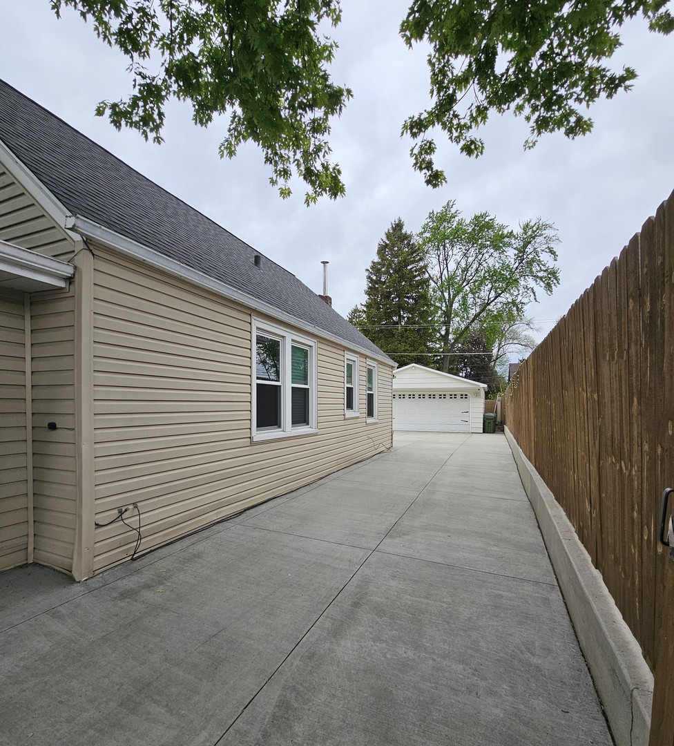 9634 Meade Avenue, Oak Lawn, IL 60453