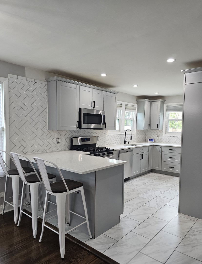 9634 Meade Avenue, Oak Lawn, IL 60453