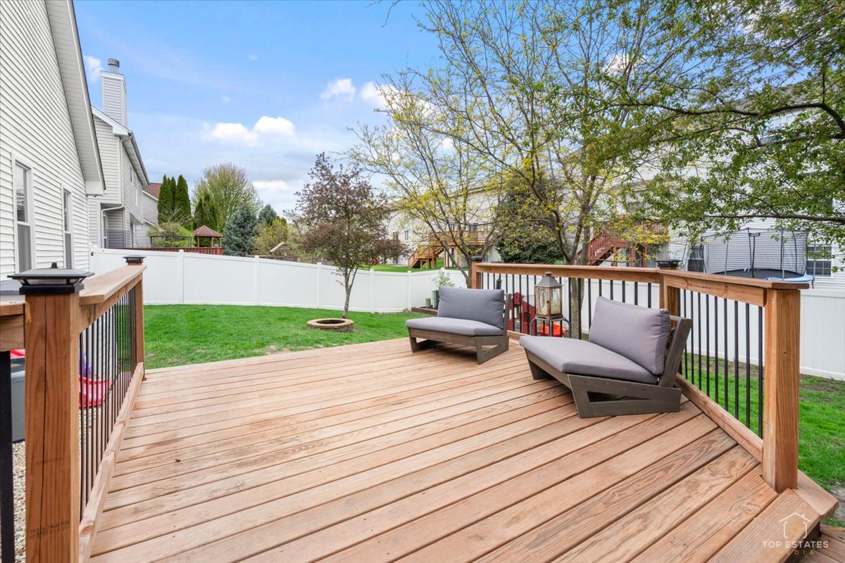875 RED CLOVER Drive, Aurora, IL 60504