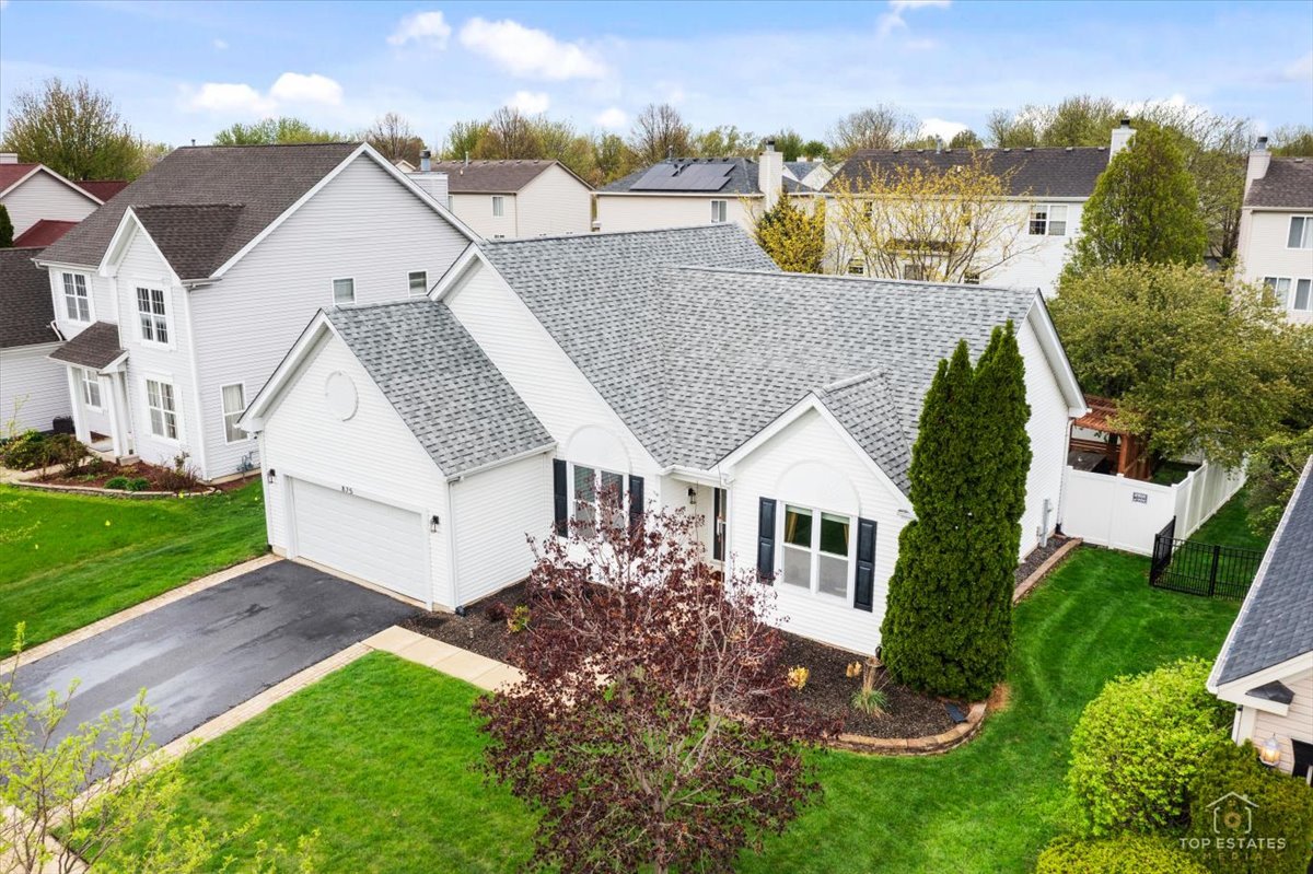 875 RED CLOVER Drive, Aurora, IL 60504