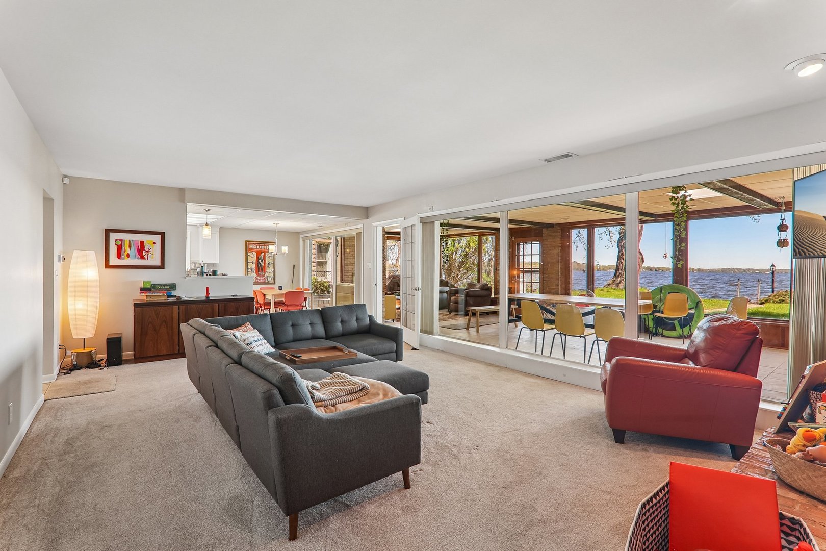 59 Cora Avenue, Fox Lake, IL 60020