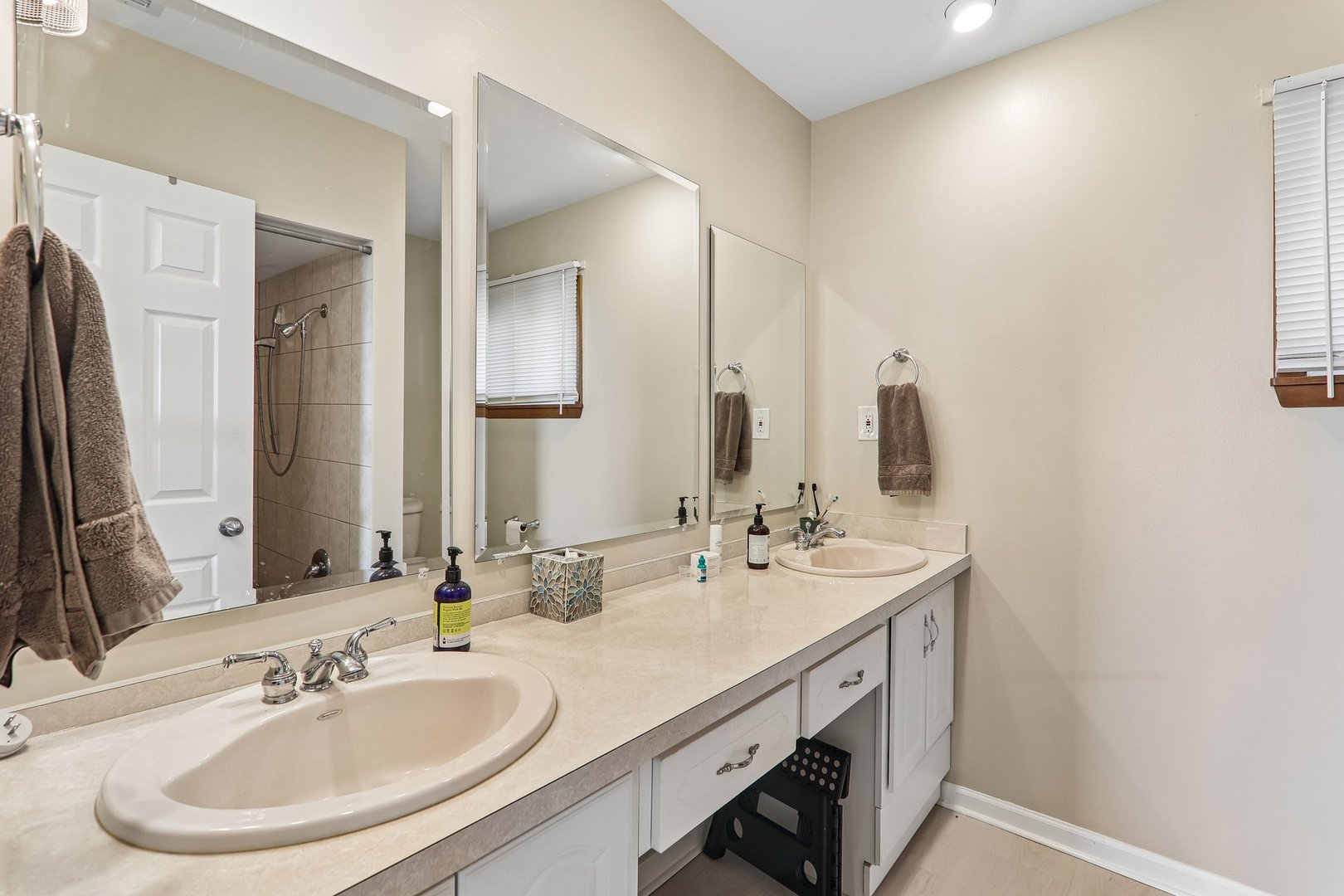 59 Cora Avenue, Fox Lake, IL 60020