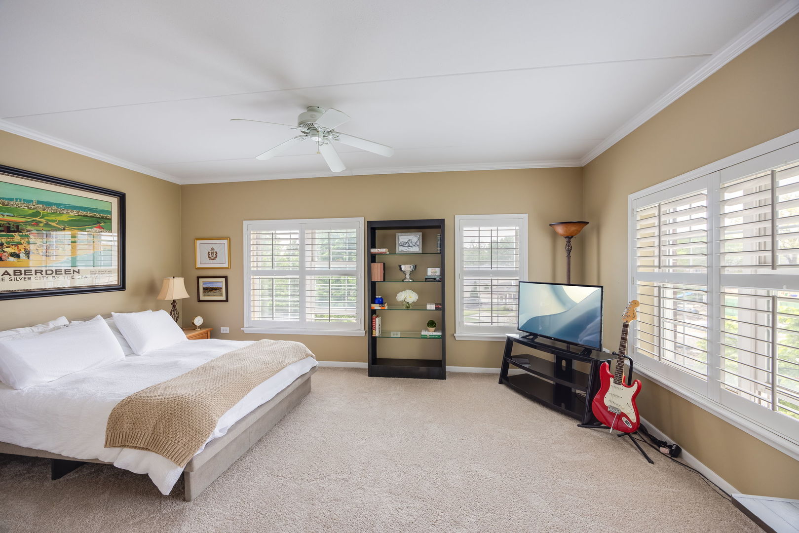 446 McDaniels Circle #302, Clarendon Hills, IL 60514