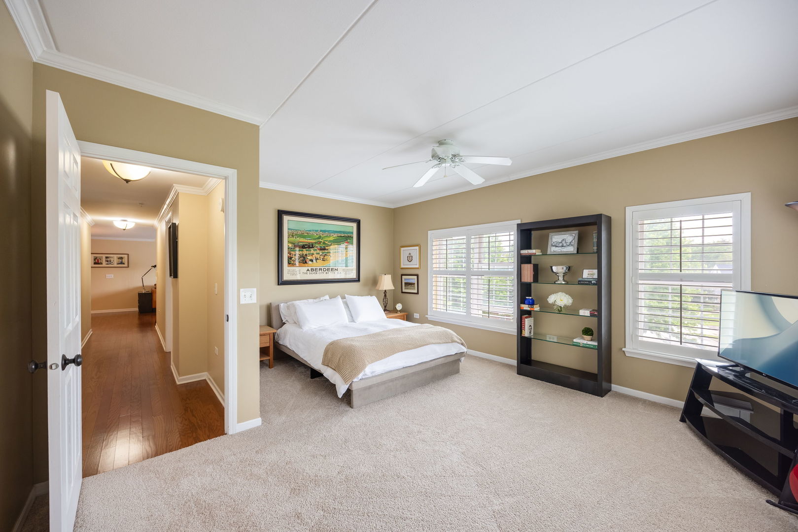 446 McDaniels Circle #302, Clarendon Hills, IL 60514