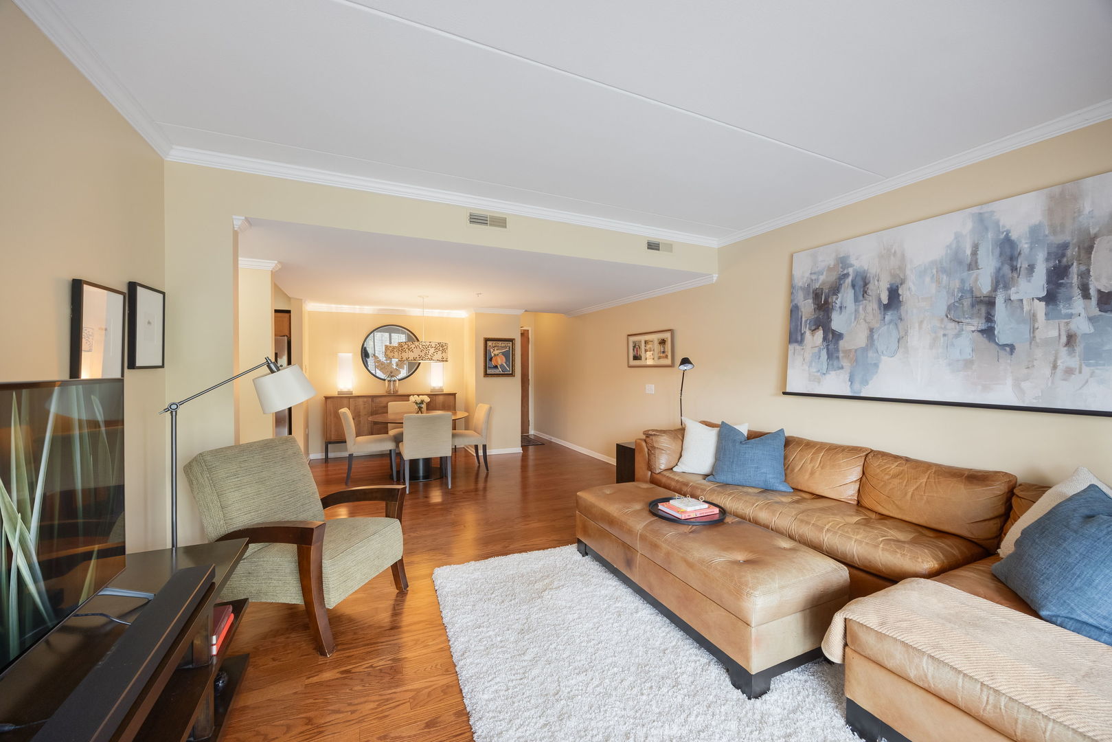 446 McDaniels Circle #302, Clarendon Hills, IL 60514