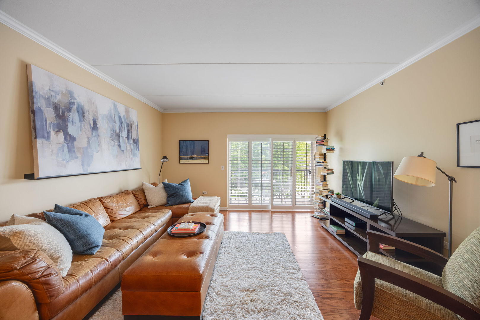 446 McDaniels Circle #302, Clarendon Hills, IL 60514