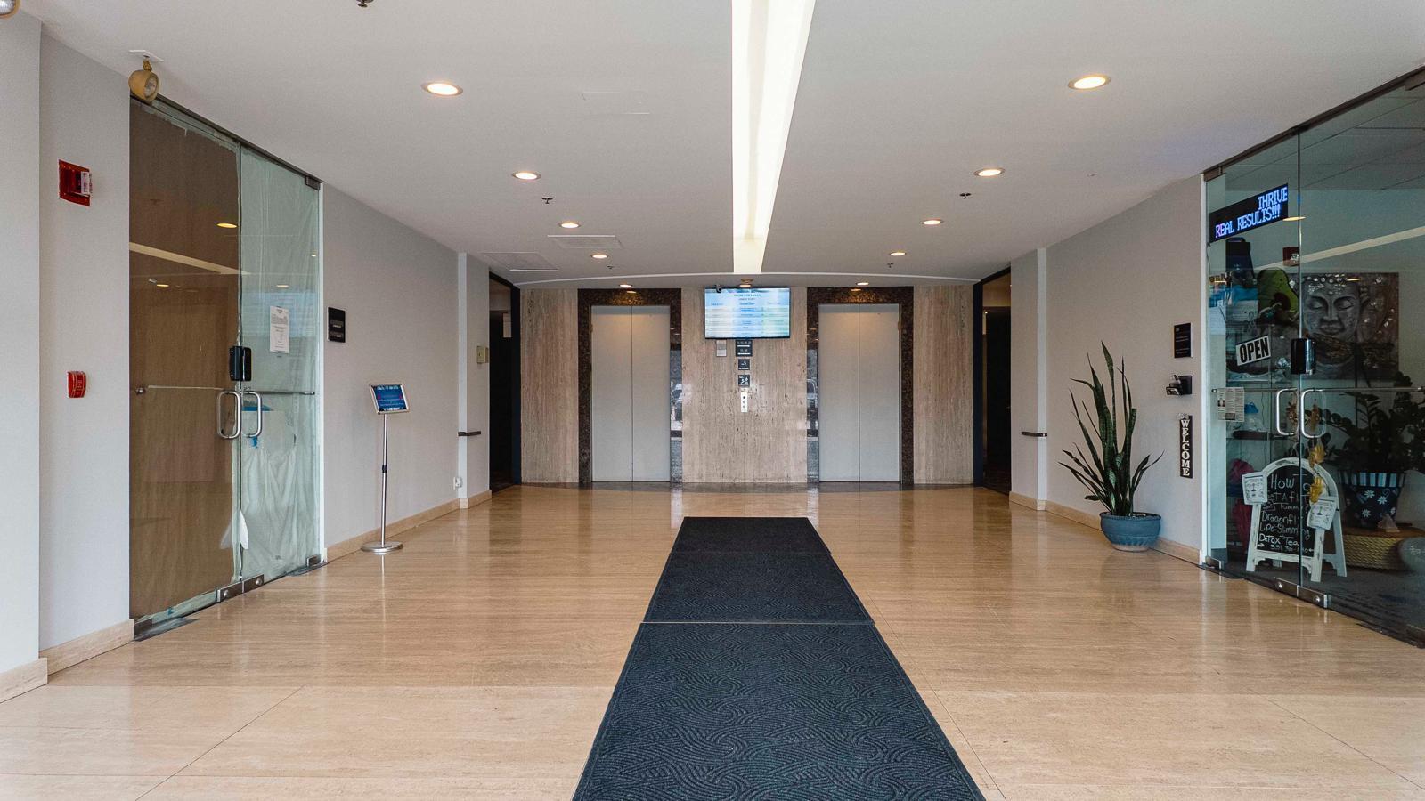 246 E Janata Boulevard, Lombard, IL 60148