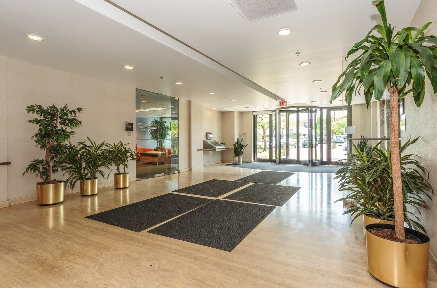 246 E Janata Boulevard, Lombard, IL 60148