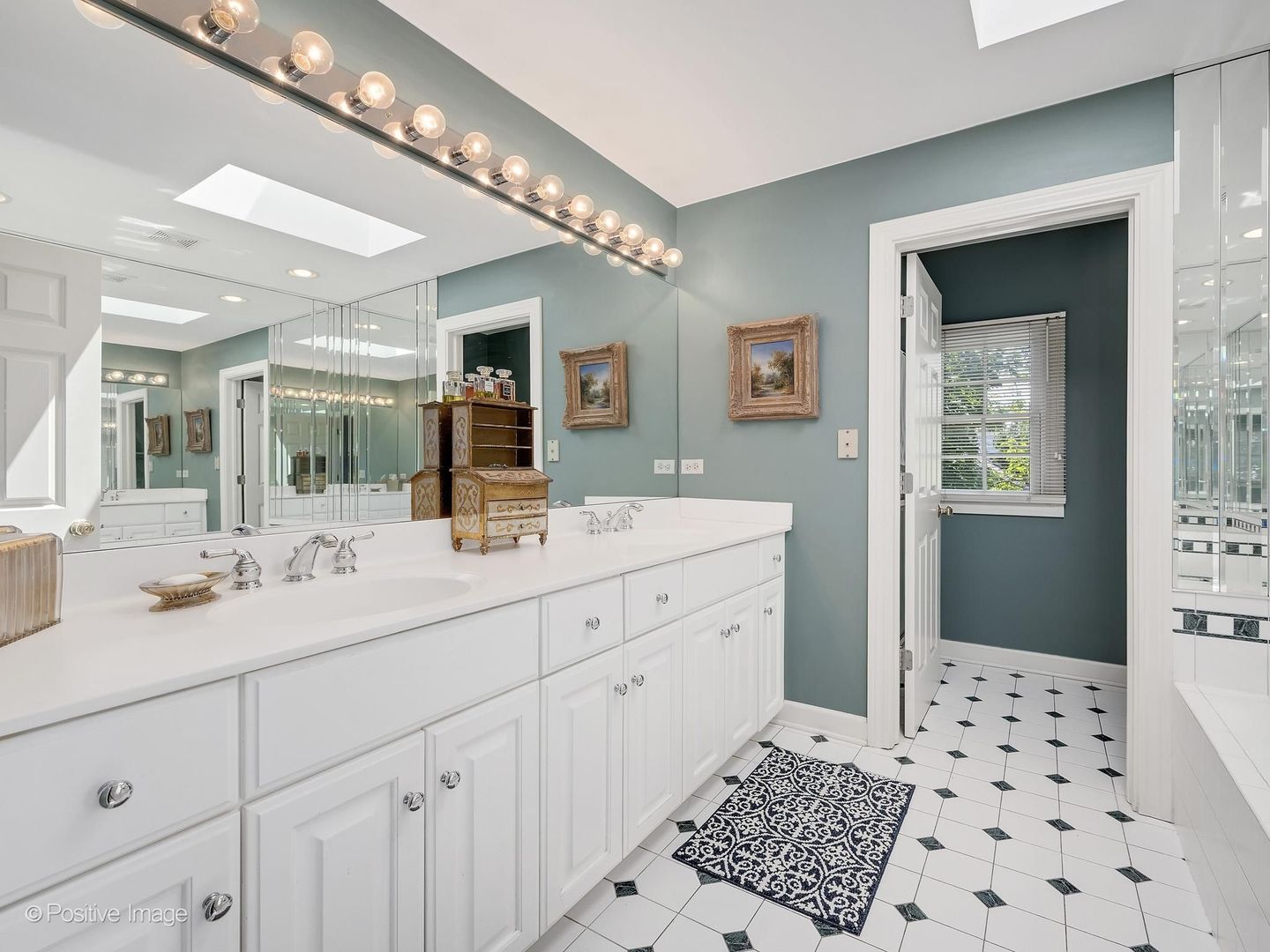 800 W 7th Street, Hinsdale, IL 60521