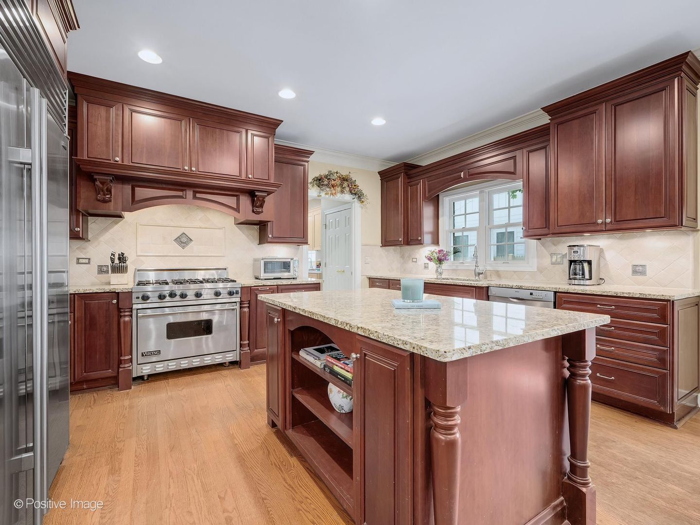 800 W 7th Street, Hinsdale, IL 60521