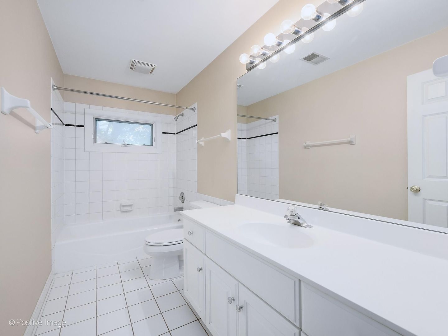 800 W 7th Street, Hinsdale, IL 60521
