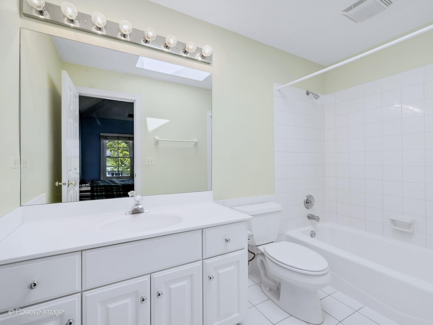 800 W 7th Street, Hinsdale, IL 60521