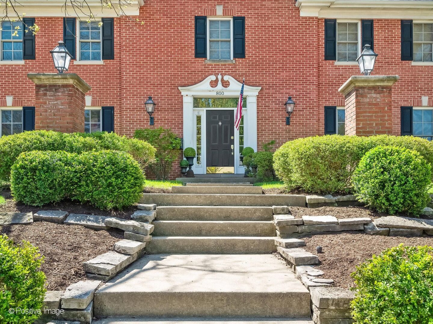 800 W 7th Street, Hinsdale, IL 60521