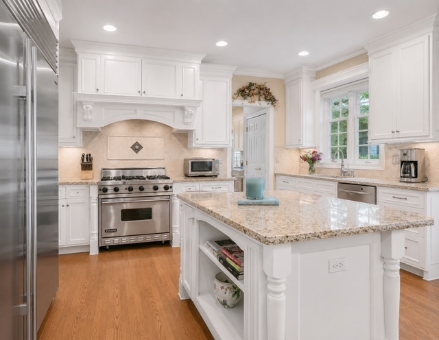 800 W 7th Street, Hinsdale, IL 60521