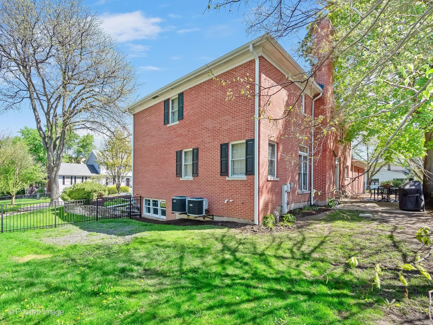 800 W 7th Street, Hinsdale, IL 60521