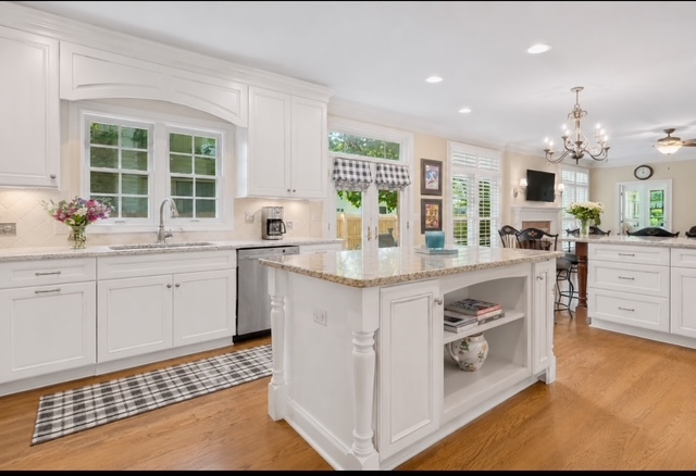 800 W 7th Street, Hinsdale, IL 60521