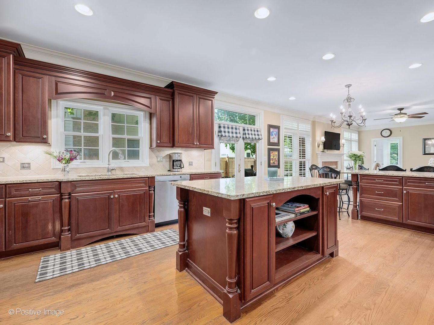800 W 7th Street, Hinsdale, IL 60521
