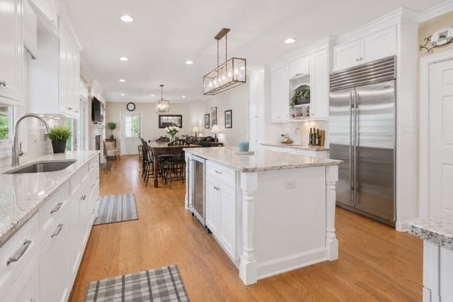 800 W 7th Street, Hinsdale, IL 60521
