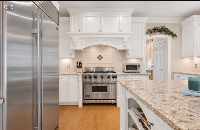800 W 7th Street, Hinsdale, IL 60521