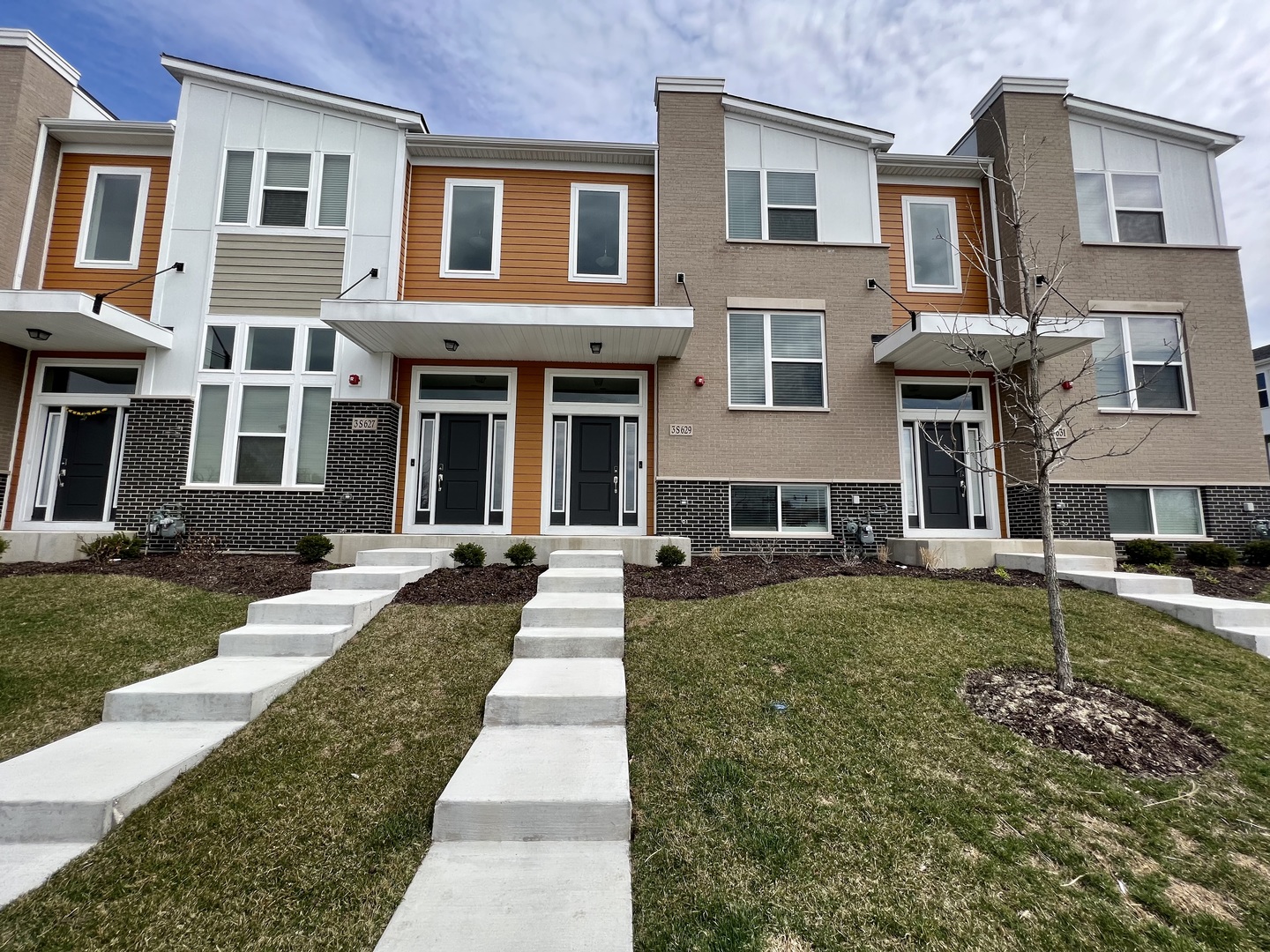 3S629 Camden Street, Warrenville, IL 60555