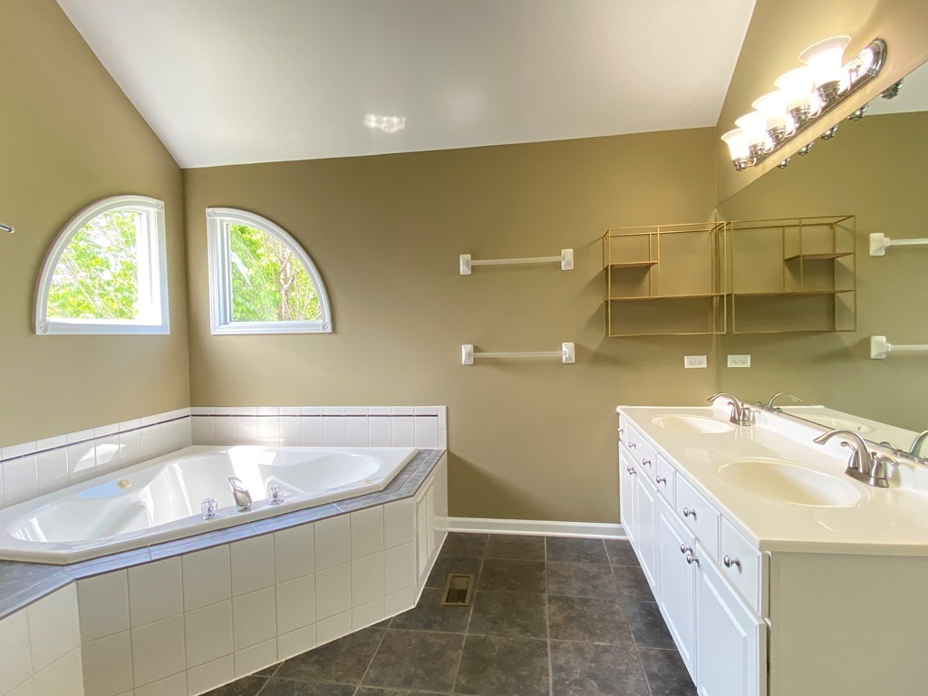720 KENDRIDGE Court, Aurora, IL 60502